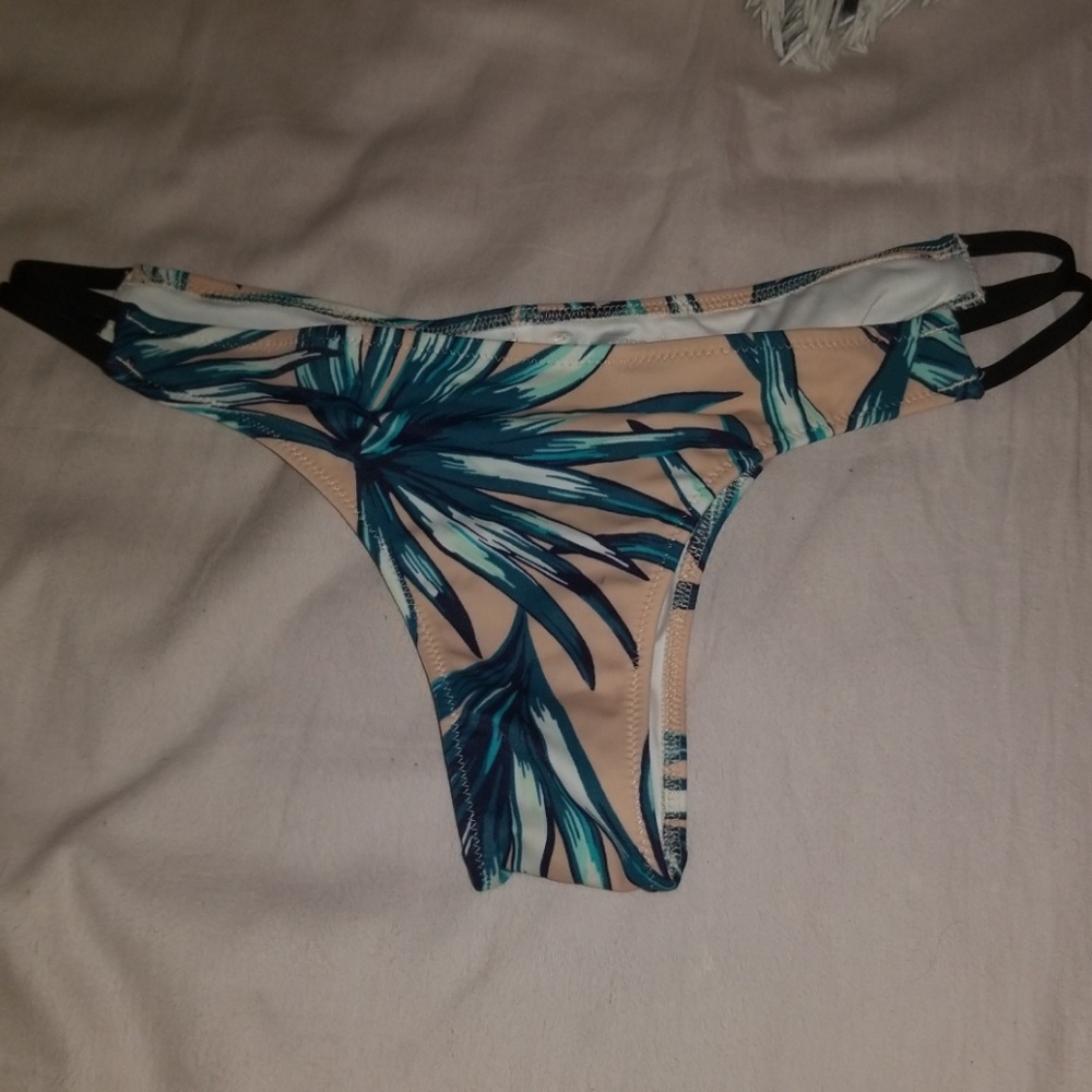 Cute Bikini Bottoms NWOT